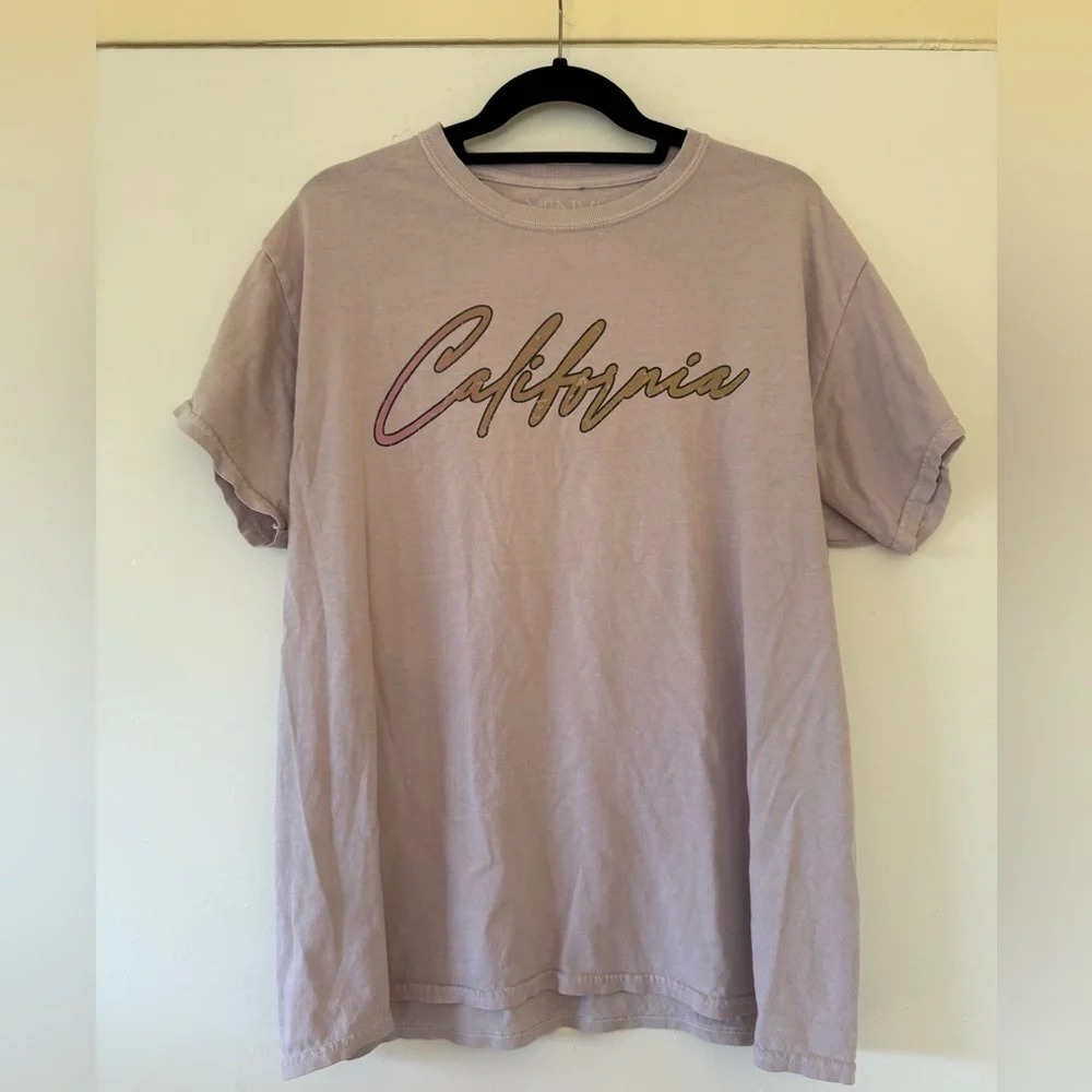 FESTIVAL VIBES. CA Graphic tee